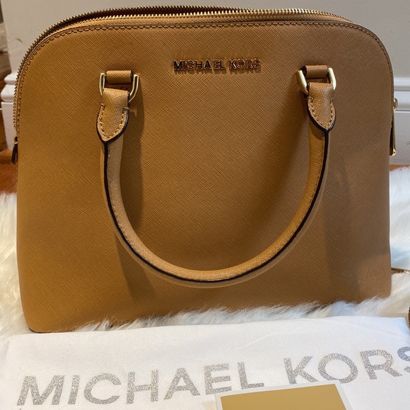 Michael Kors Crossbody - Picture 12 of 16